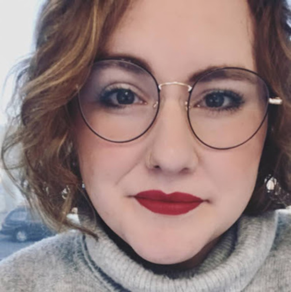 Meet your Posher, Nicole - Picture 1 of 1